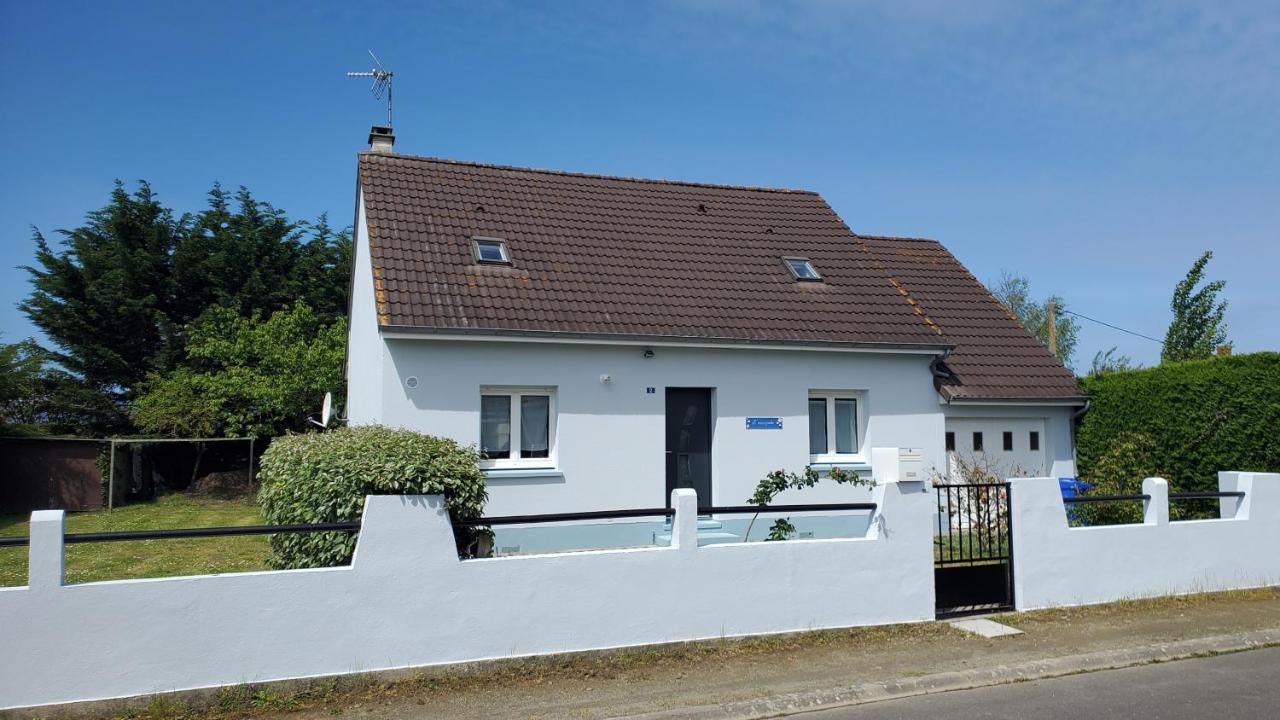 Escapade Villa Saint-Martin de Brehal ภายนอก รูปภาพ